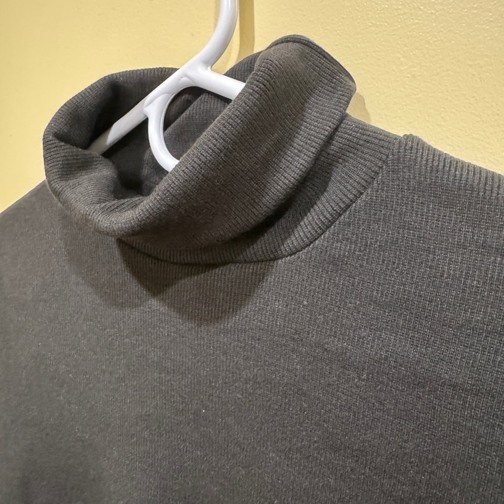 Black Long Sleeve Turtleneck Top - Picture 10 of 12